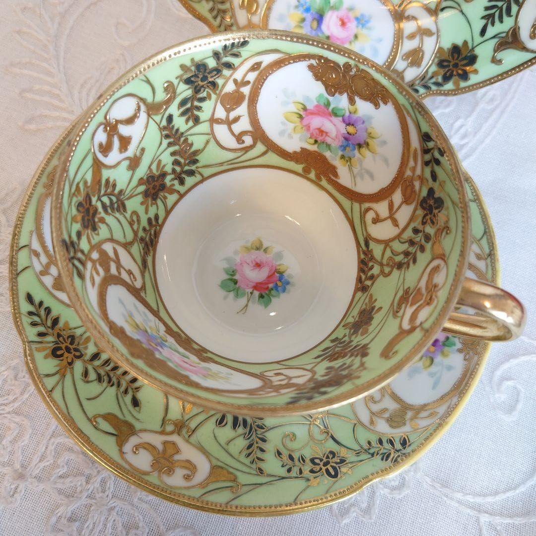 オールドノリタケ　金盛薔薇絵図　カップ&ソーサートリオ　ケーキ皿 Amazon.co.jp: オールドノリタケ 窓絵薔薇絵図金盛 カップ